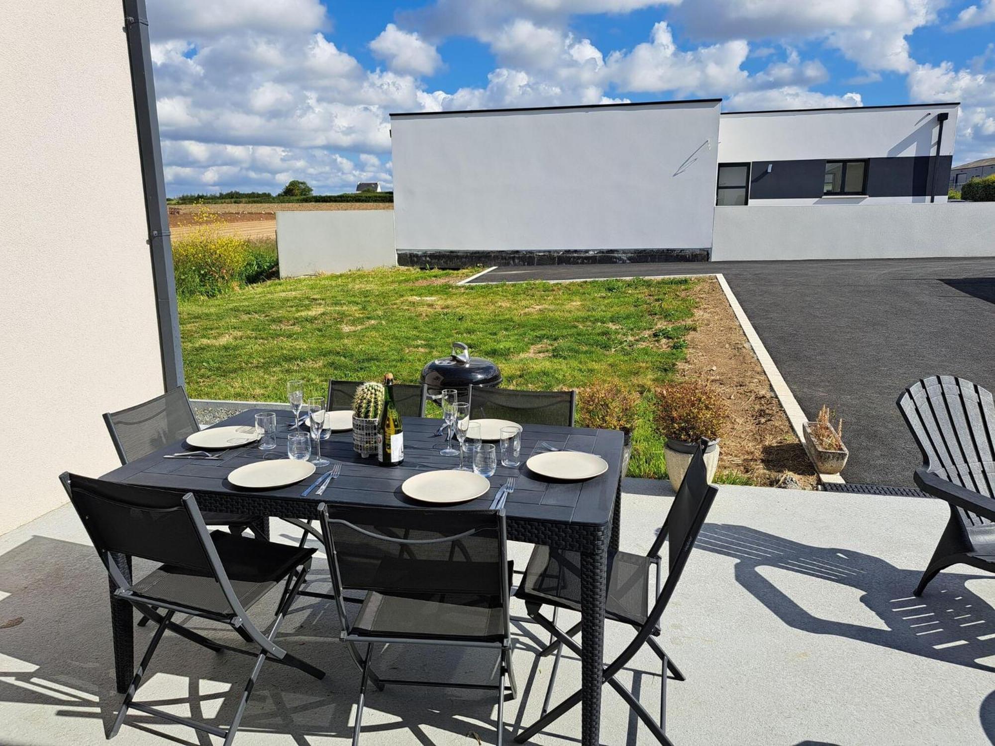 Single Storey Holiday Home In Cléder Εξωτερικό φωτογραφία
